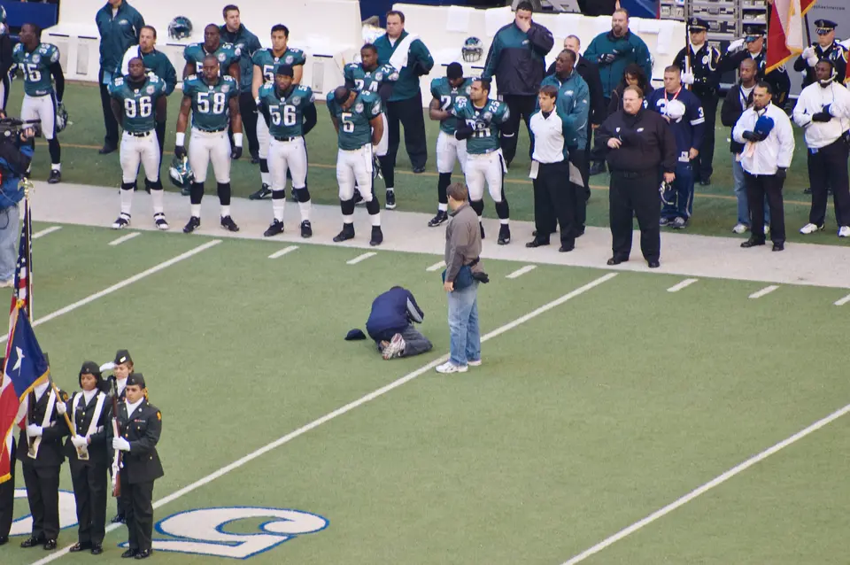 Philadelphia Eagles players on the sideline before a game