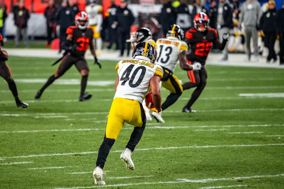 Pittsburgh Steelers and Cleveland Browns players during a game at Cleveland Browns Stadium